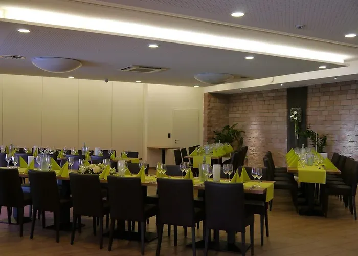 Sutter's Landhaus מלון Gensingen